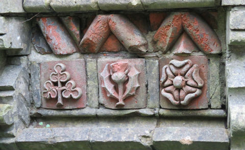 bricks Plntn garden480.jpg