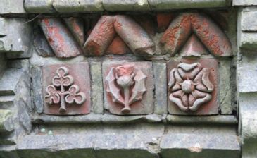 bricks Plntn garden480.jpg