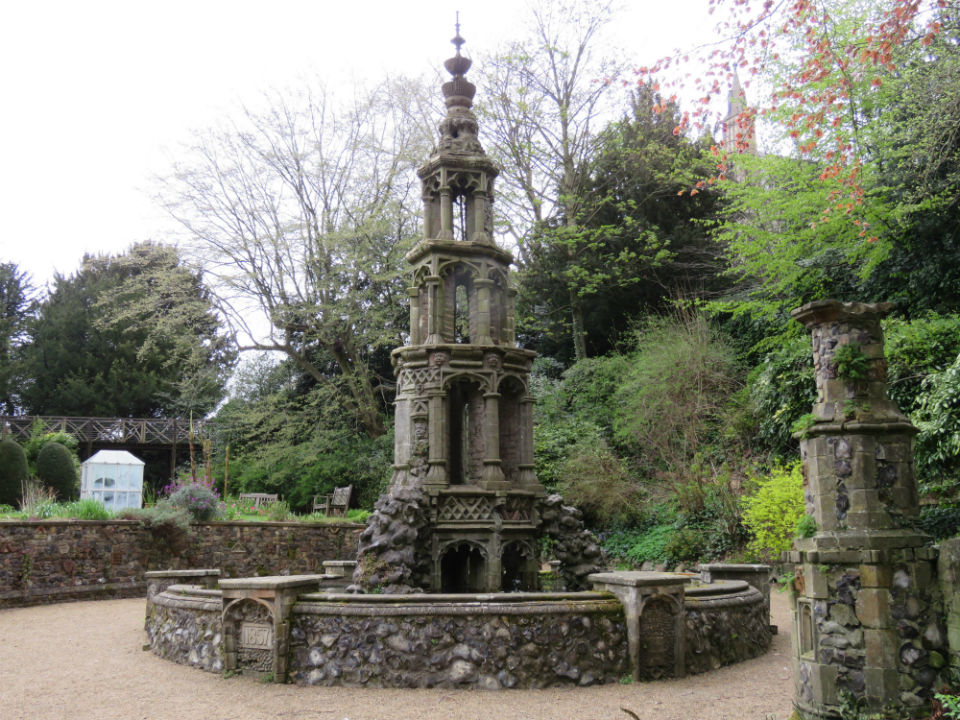 Fountain Plantn Garden.jpg