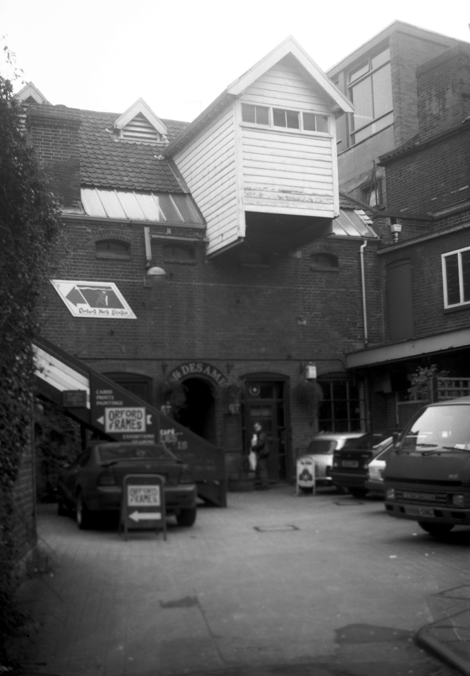 Red Lion St Orford Yard former stables [7536] 1998-03-10.jpg