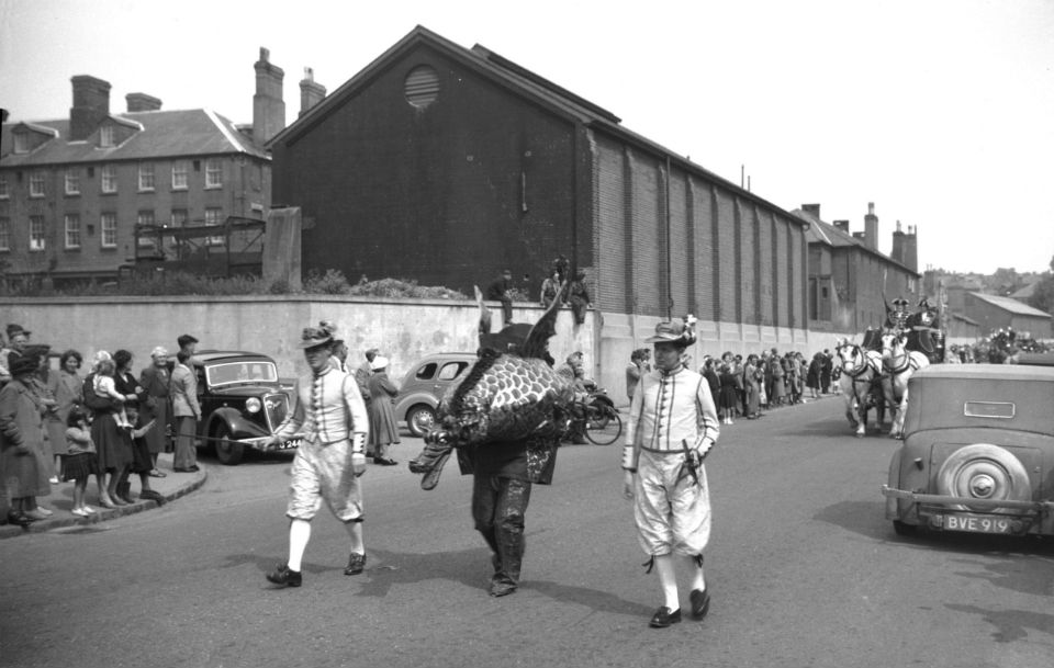Festival procession snapdragon and whiffler [4008] 1951-06-24.jpg