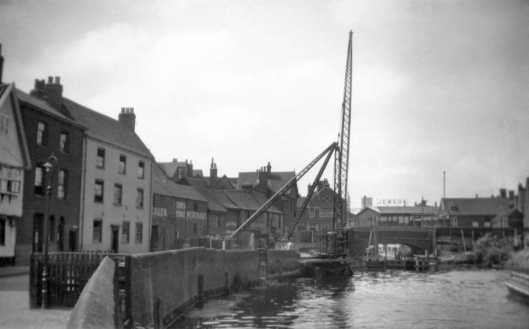 1931-08 Reconstruction crane at Quayside [B075] 1931-08-03.jpg