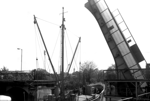 Wensum Carrow bascule bridge open for ship [4765] 1964-05-09.jpg