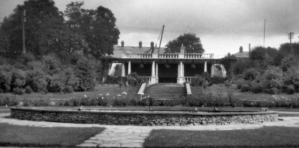 Wensum Park fountain and shelter [B155] 1931-00-00.jpg