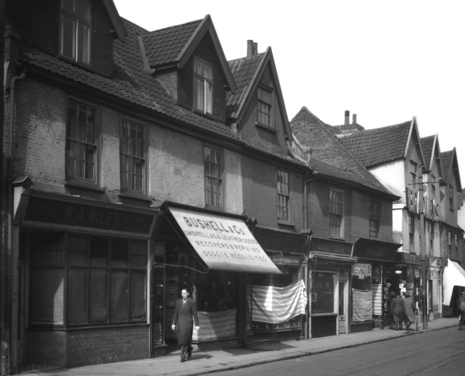 Magdalen St 26 Thirtle House to 34 view N [0880] 1936-04-12.jpg