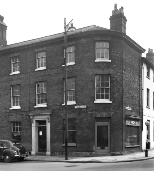 Tombland 29 site of Popinjay Inn [4659] 1962-03-28.jpg